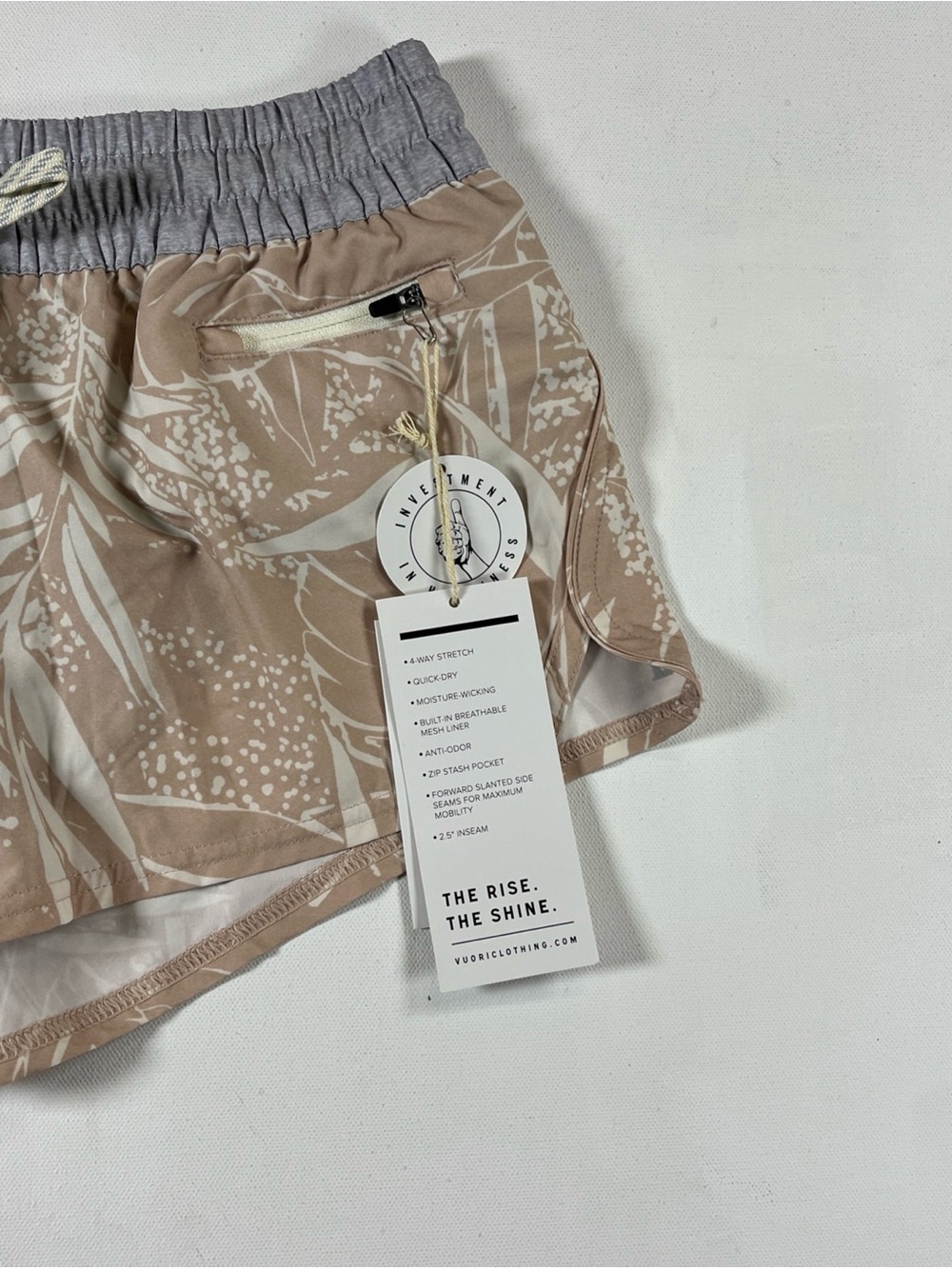 Vuori Women’s Clementine Shorts Lined Breathable Run Gym Floral Print Size S NWT - Picture 2 of 11